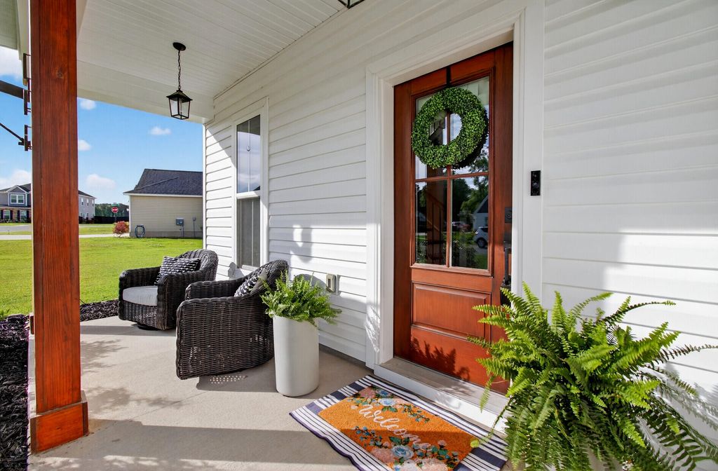 Image 4 of property listing at 105 Edisto Crossing Court, Ridgeville, SC 29472