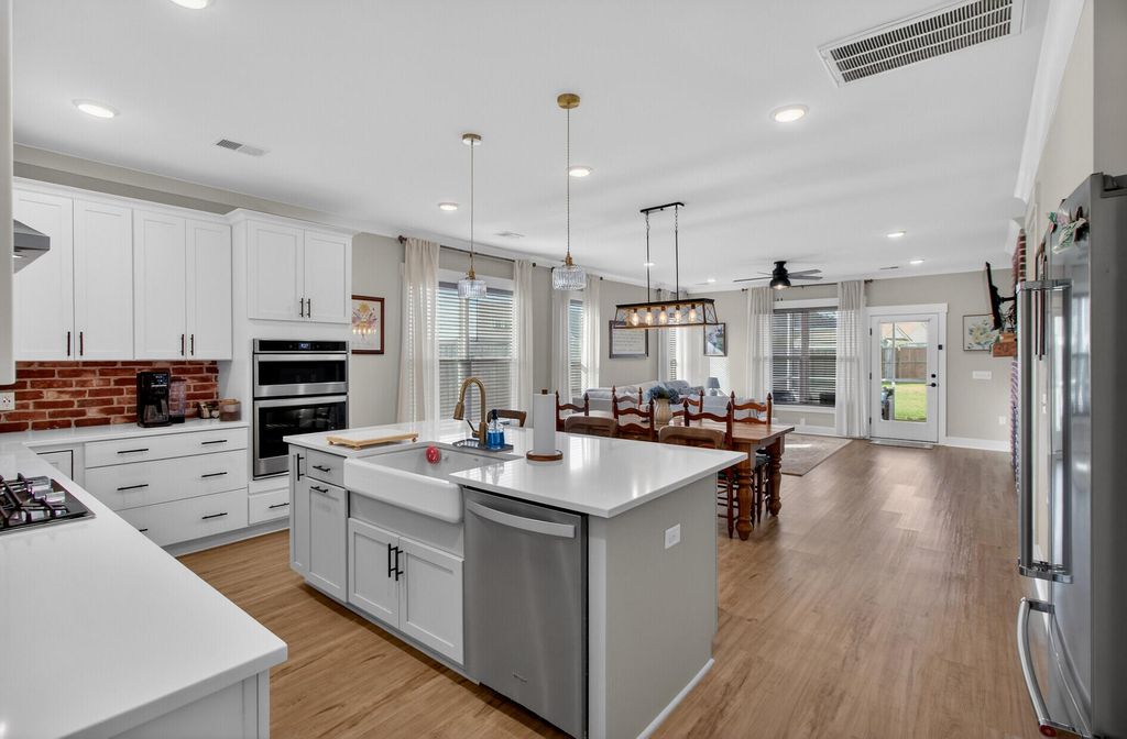 Image 7 of property listing at 105 Edisto Crossing Court, Ridgeville, SC 29472