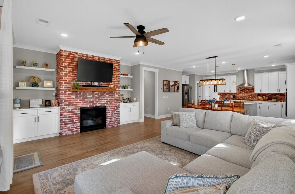 Image 9 of property listing at 105 Edisto Crossing Court, Ridgeville, SC 29472