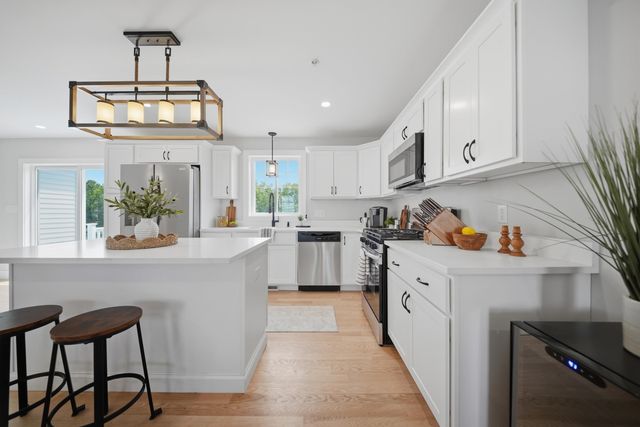 8 Robin Way 7, Chester, NH 03036