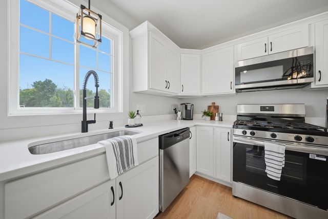 8 Robin Way 7, Chester, NH 03036
