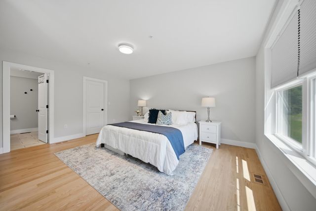 8 Robin Way 7, Chester, NH 03036