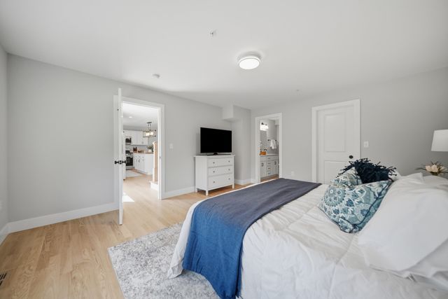 8 Robin Way 7, Chester, NH 03036