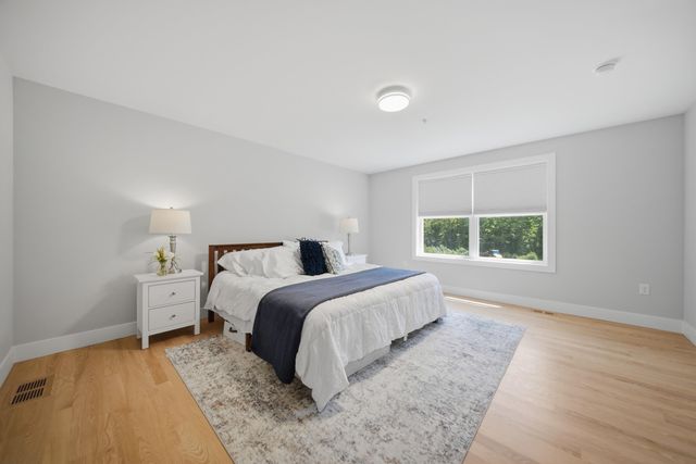 8 Robin Way 7, Chester, NH 03036