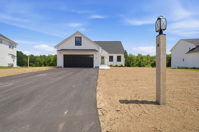 8 Robin Way 7, Chester, NH 03036