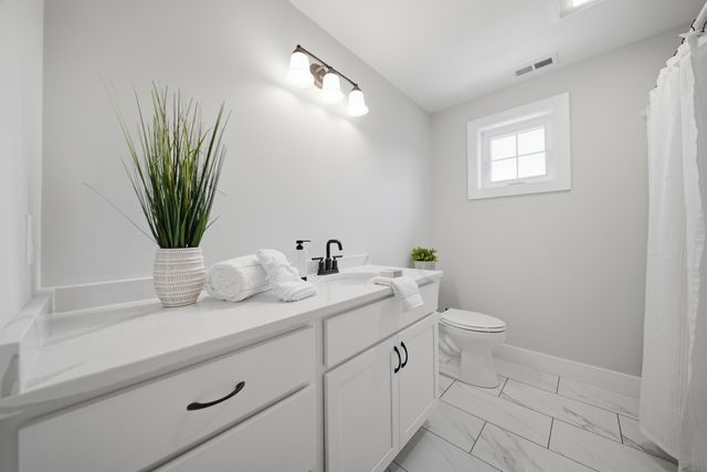8 Robin Way 7, Chester, NH 03036