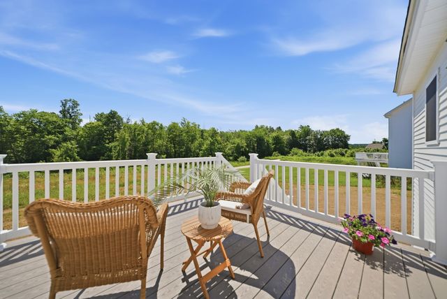 8 Robin Way 7, Chester, NH 03036