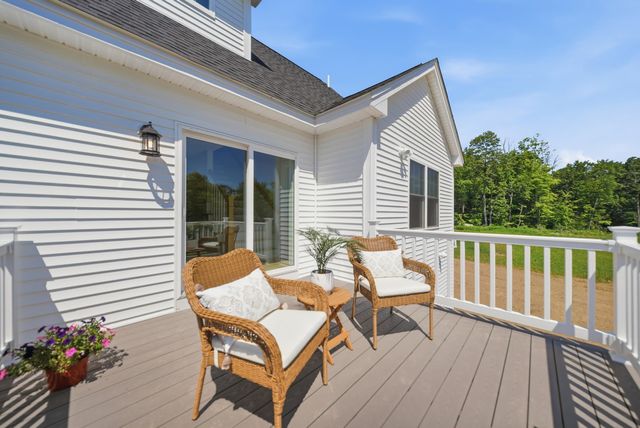 8 Robin Way 7, Chester, NH 03036