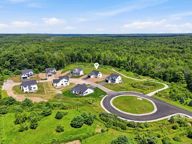8 Robin Way 7, Chester, NH 03036
