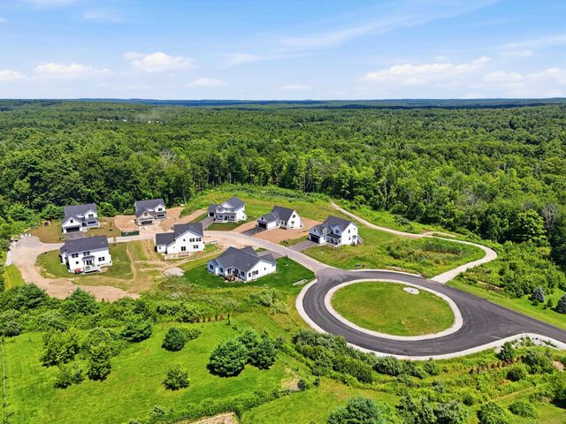 8 Robin Way 7, Chester, NH 03036