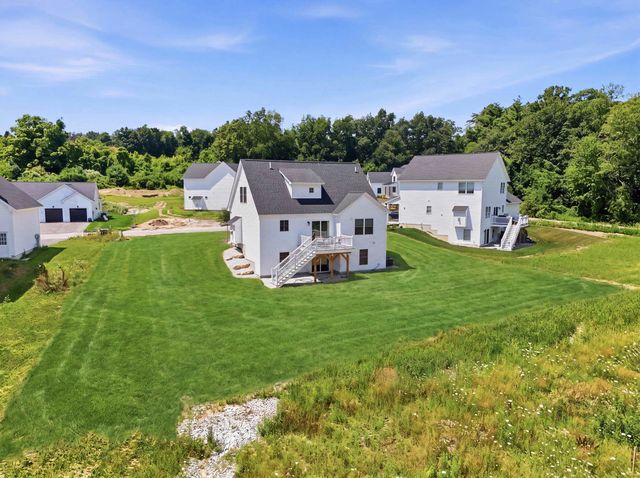 8 Robin Way 7, Chester, NH 03036