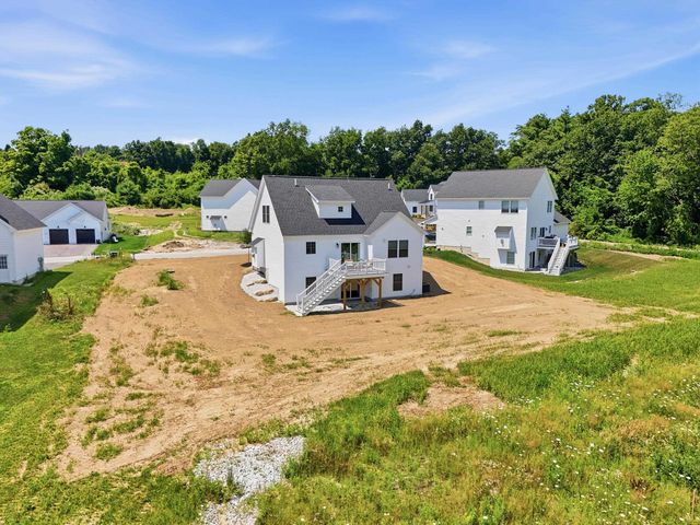 8 Robin Way 7, Chester, NH 03036