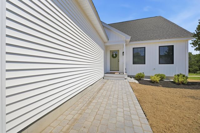 8 Robin Way 7, Chester, NH 03036