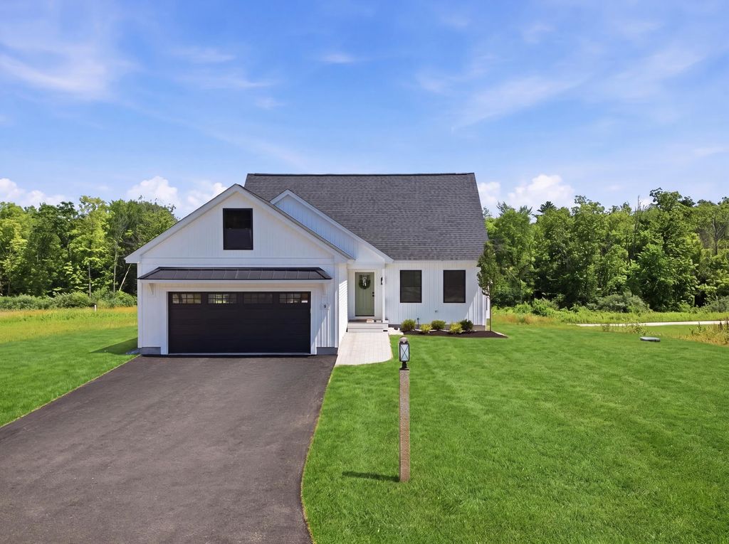 8 Robin Way 7, Chester, NH 03036