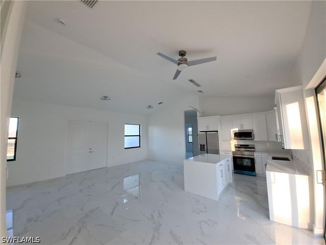 2915 28th ST SW, Lehigh Acres, FL 33976