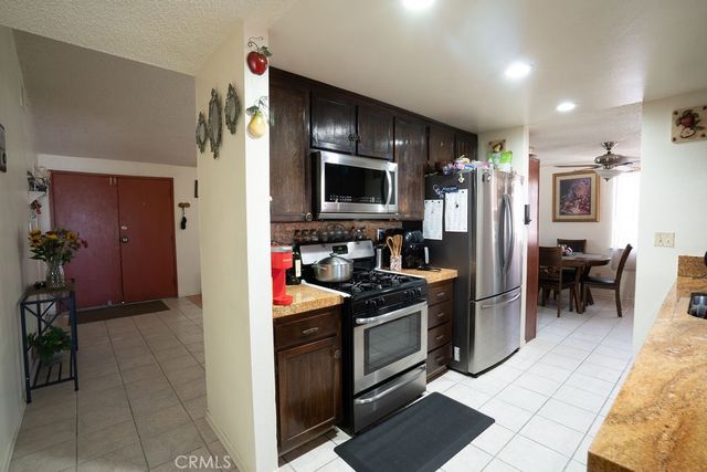 37406 3rd E, Palmdale, CA 93550