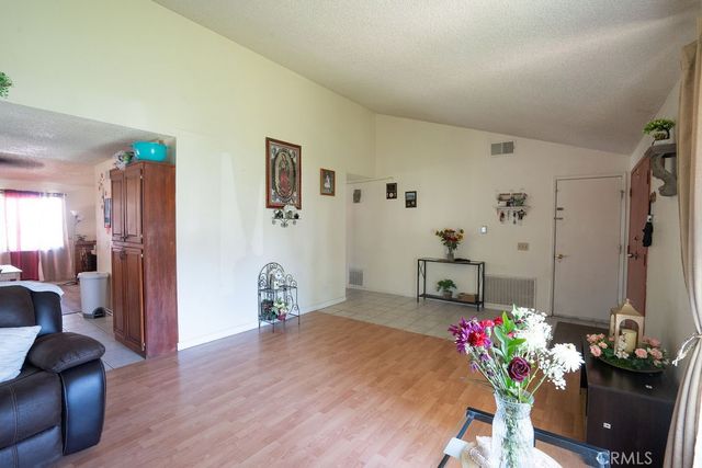37406 3rd E, Palmdale, CA 93550