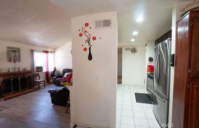 37406 3rd E, Palmdale, CA 93550