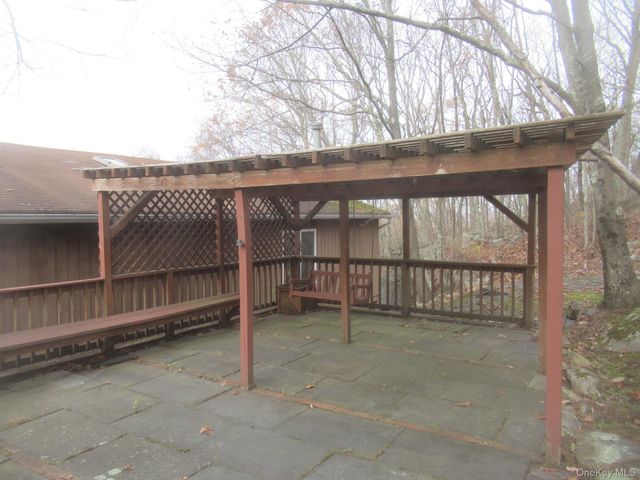 64 Hillside View Road, Mahopac, NY 10541