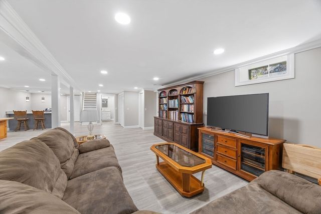 124 Lake St, Bellingham, MA 02019