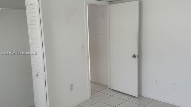 2715 W 66th St 13-21, Hialeah, FL 33016
