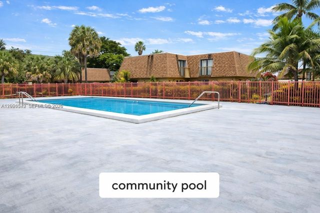 2715 W 66th St 13-21, Hialeah, FL 33016