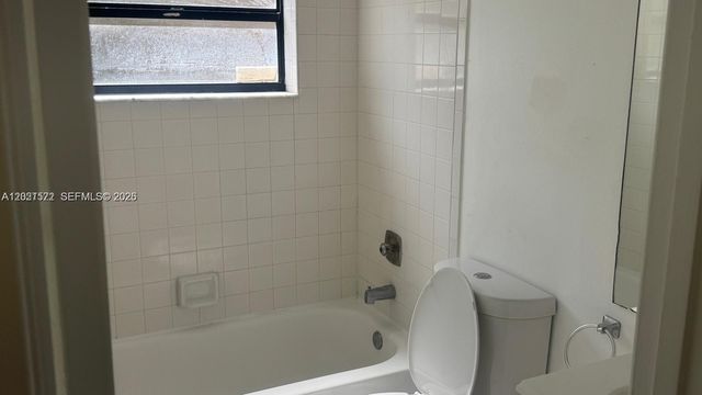 2715 W 66th St 13-21, Hialeah, FL 33016