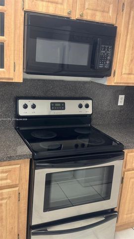 2715 W 66th St 13-21, Hialeah, FL 33016