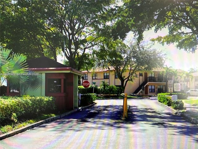 2715 W 66th St 13-21, Hialeah, FL 33016