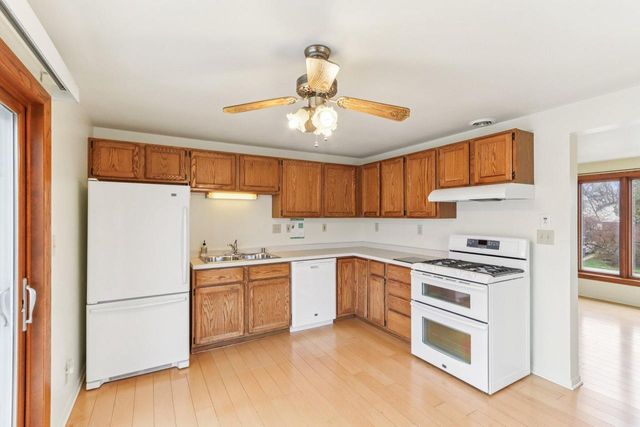 1925 E Van Beck AVENUE, Saint Francis, WI 53235