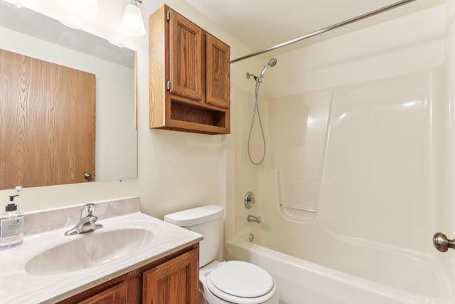 1925 E Van Beck AVENUE, Saint Francis, WI 53235
