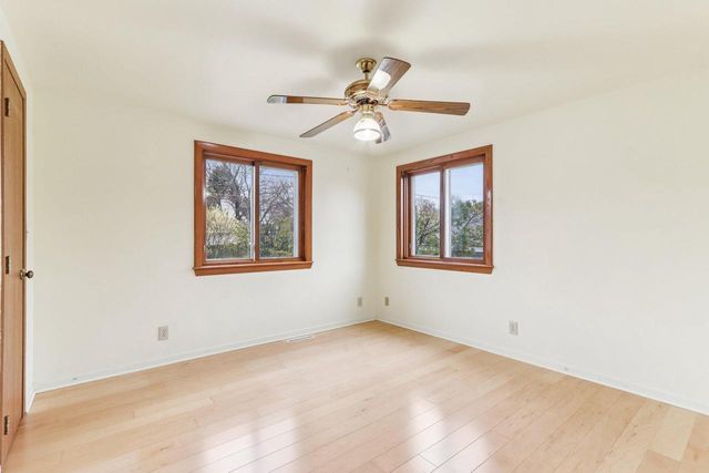 1925 E Van Beck AVENUE, Saint Francis, WI 53235