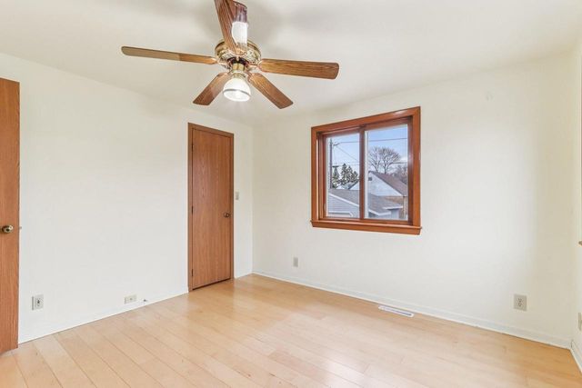 1925 E Van Beck AVENUE, Saint Francis, WI 53235