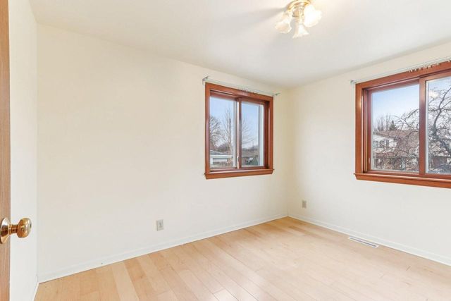 1925 E Van Beck AVENUE, Saint Francis, WI 53235