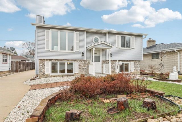 1925 E Van Beck AVENUE, Saint Francis, WI 53235
