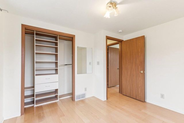 1925 E Van Beck AVENUE, Saint Francis, WI 53235
