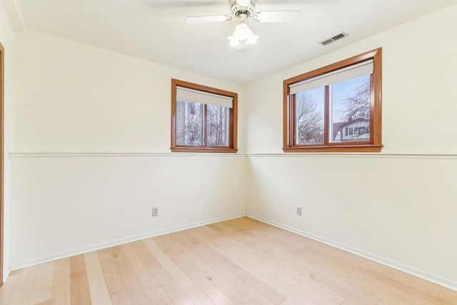 1925 E Van Beck AVENUE, Saint Francis, WI 53235