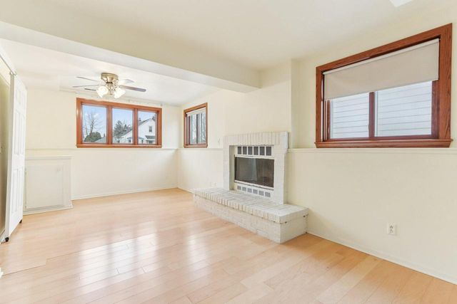 1925 E Van Beck AVENUE, Saint Francis, WI 53235