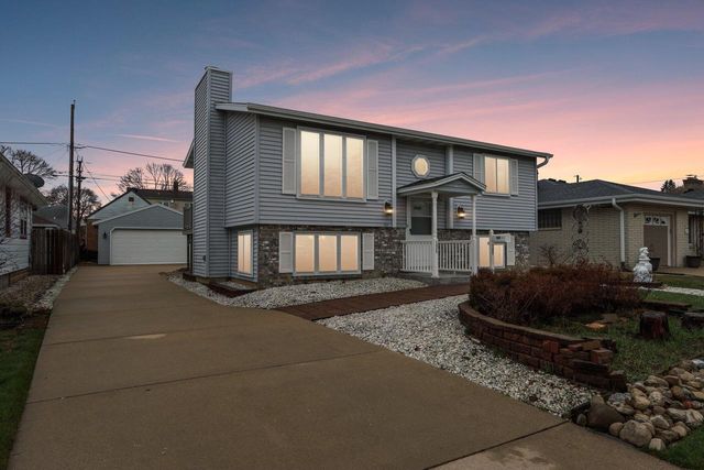 1925 E Van Beck AVENUE, Saint Francis, WI 53235