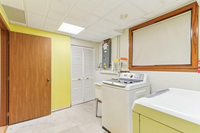 1925 E Van Beck AVENUE, Saint Francis, WI 53235
