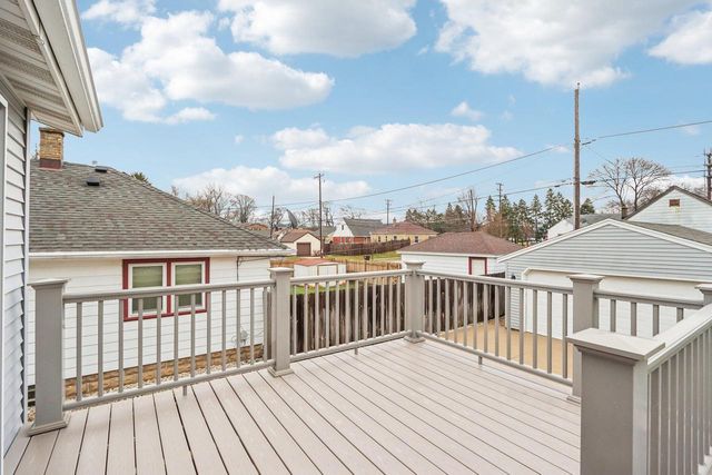 1925 E Van Beck AVENUE, Saint Francis, WI 53235