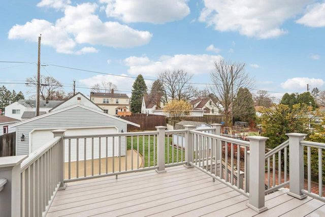 1925 E Van Beck AVENUE, Saint Francis, WI 53235