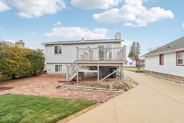 1925 E Van Beck AVENUE, Saint Francis, WI 53235