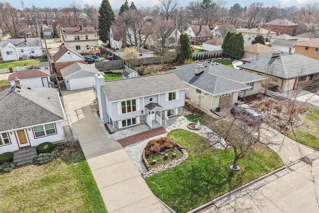 1925 E Van Beck AVENUE, Saint Francis, WI 53235
