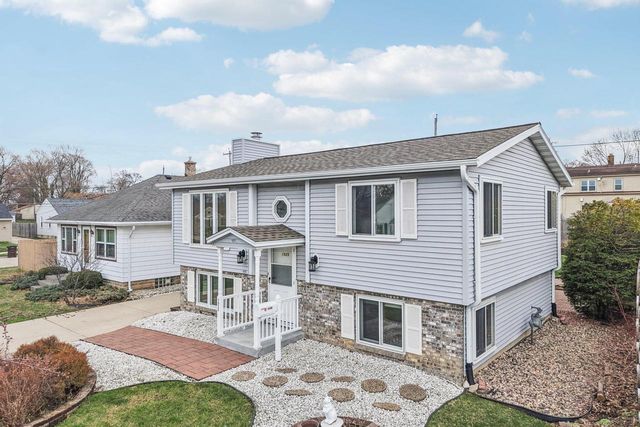 1925 E Van Beck AVENUE, Saint Francis, WI 53235