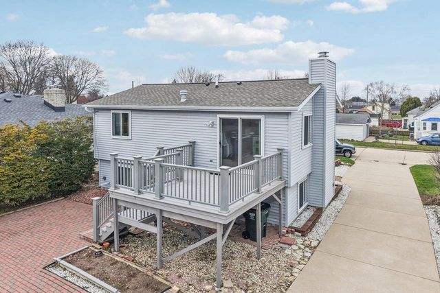 1925 E Van Beck AVENUE, Saint Francis, WI 53235