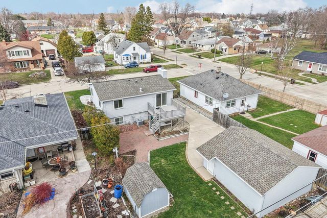 1925 E Van Beck AVENUE, Saint Francis, WI 53235