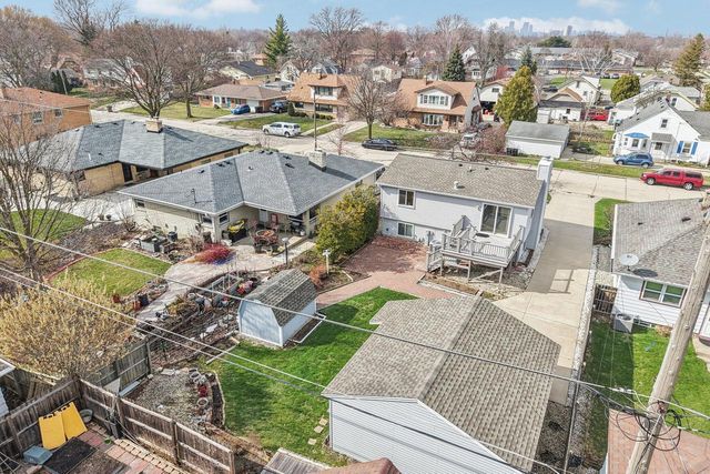 1925 E Van Beck AVENUE, Saint Francis, WI 53235