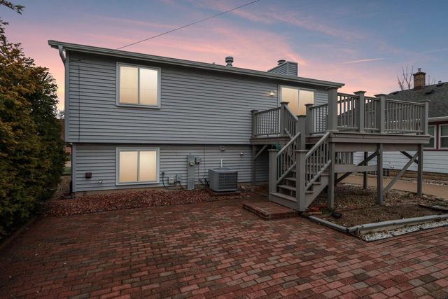 1925 E Van Beck AVENUE, Saint Francis, WI 53235