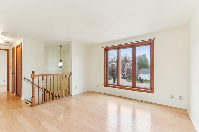1925 E Van Beck AVENUE, Saint Francis, WI 53235